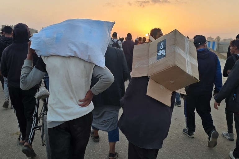 بالصور.. مساعدات غزة طرود مخضبة بالدماء بالصور.. مساعدات غزة طرود مخضبة بالدماء