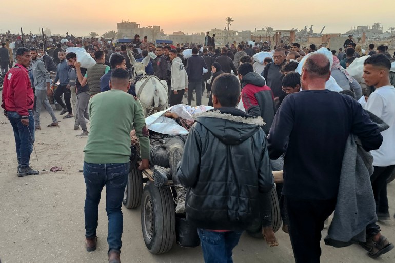 بالصور.. مساعدات غزة طرود مخضبة بالدماء بالصور.. مساعدات غزة طرود مخضبة بالدماء