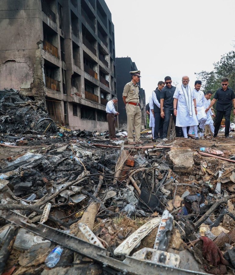 ما الذي تسبب بتحطم الطائرة الهندية خلال 30 ثانية؟ الإجابة في 4 نقاط