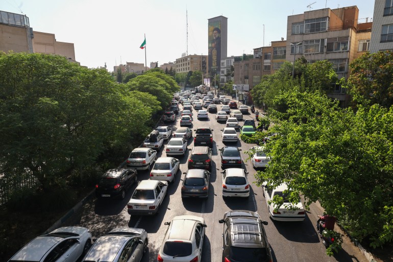 بلومبيرغ تحذر من انهيار اقتصادي وارتفاع التضخم في إيران بلومبيرغ تحذر من انهيار اقتصادي وارتفاع التضخم في إيران