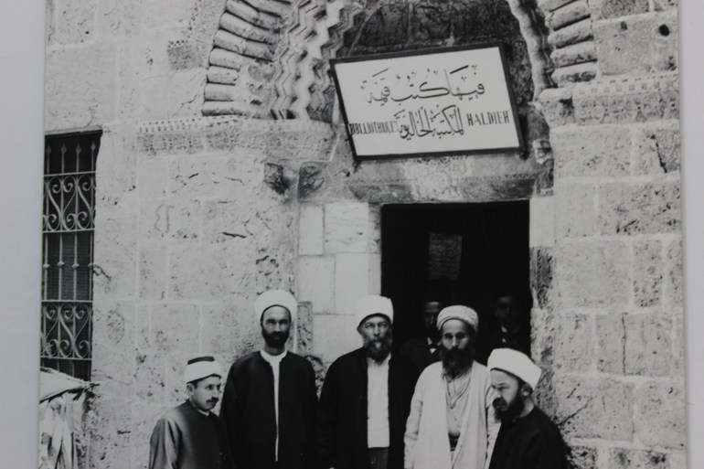 "أثر الصورة".. تاريخ فلسطين المخفي عبر أرشيف واصف جوهرية الفوتوغرافي 3 img 685e775dcfa83