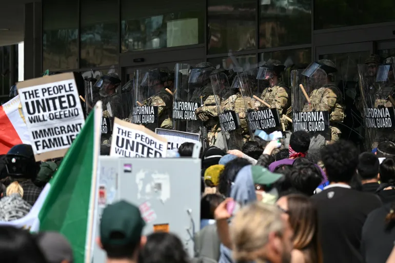 البنتاغون ينشر 700 من المارينز بلوس أنجلوس وحاكم كاليفورنيا يتهم ترامب بالدكتاتورية upload image