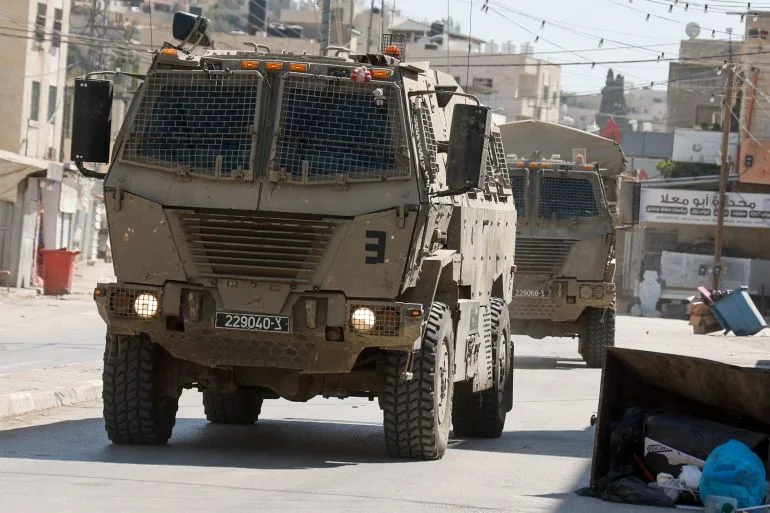 حملة اعتقالات واقتحامات إسرائيلية بأنحاء الضفة الغربية اعتقالات الضفة الغربية