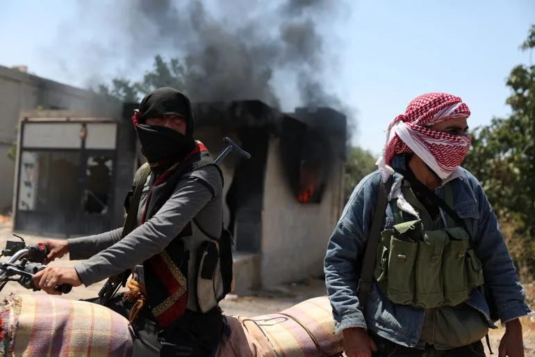 رئيس تجمّع العشائر يتحدث عن مجازر وقطع رؤوس واغتصاب بالسويداء ويتهم الحكومة بالتقصير مجازر السويداء