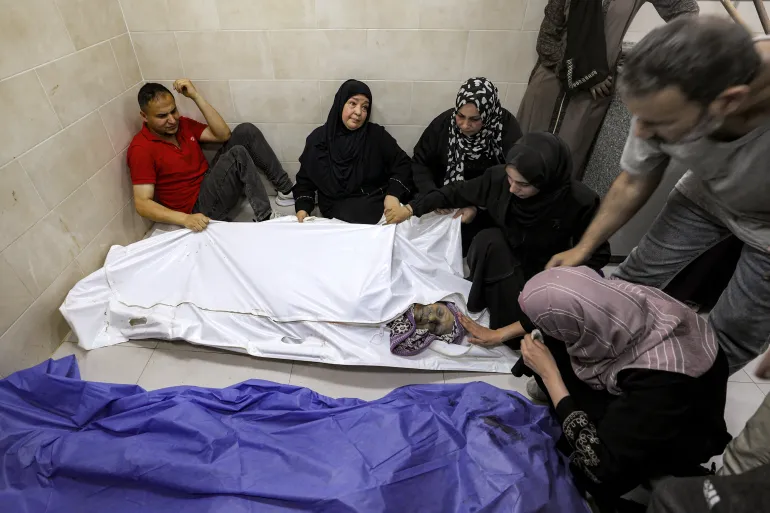 غزة تحت النار لليوم الـ640 ومجازر مستمرة وكارثة إنسانية في ظل صمت دولي غزة تحت النار لليوم الـ640 ومجازر مستمرة وكارثة إنسانية في ظل صمت دولي