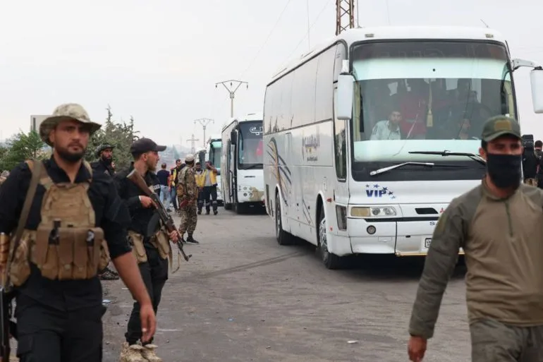 بدء خروج العائلات المحتجزة من السويداء "حتى ضمان عودتها"