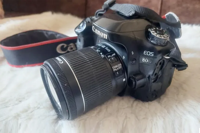 كاميرا مقابل كيس طحين.. قصة صحفي من غزة كاميرا مقابل كيس طحين