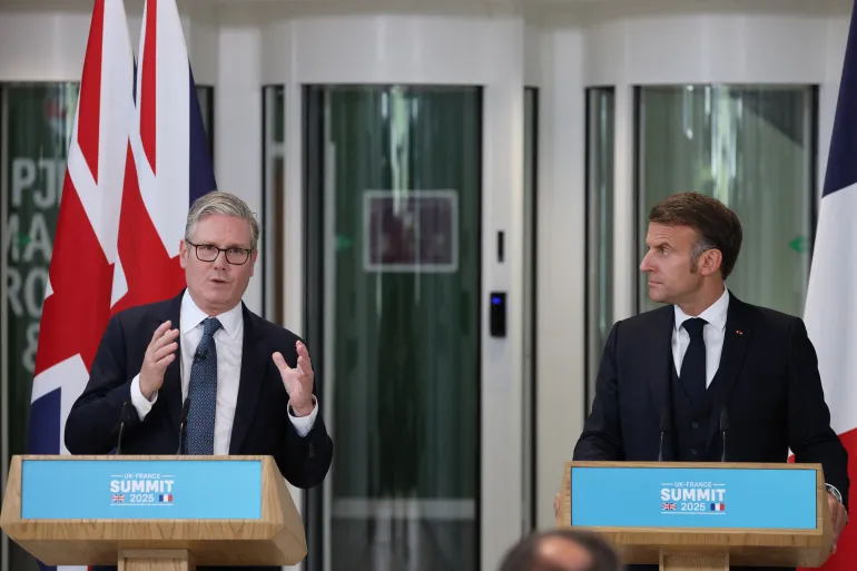 ماكرون وستارمر يدعوان لوقف الحرب على غزة وتبني حل الدولتين