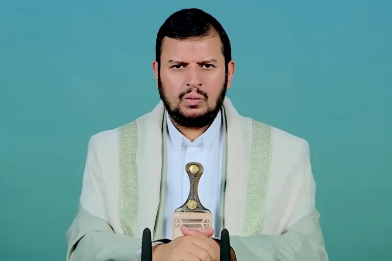 زعيم الحوثيين: لن نسمح بمرور بضائع ذات صلة بإسرائيل عبر البحر