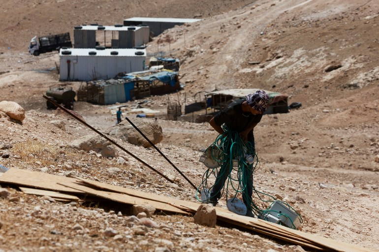 مستوطنون يجبرون 70 عائلة فلسطينية قرب أريحا على الرحيل