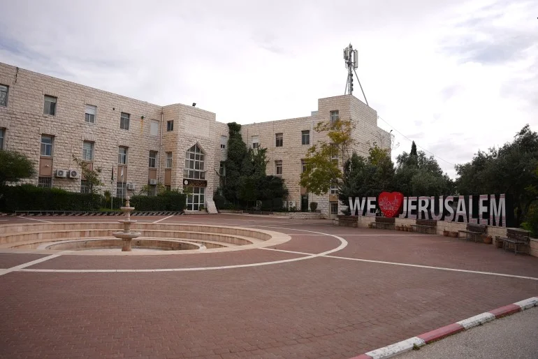 لجنة برلمانية بالكنيست تقر مشروع قانون يمنع توظيف خريجي الجامعات الفلسطينية لجنة برلمانية بالكنيست تقر مشروع قانون يمنع توظيف خريجي الجامعات الفلسطينية