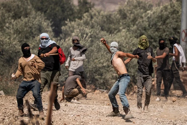 شهيد في نابلس متأثرا بجراحه والاحتلال يعتقل 30 فلسطينيا بالضفة