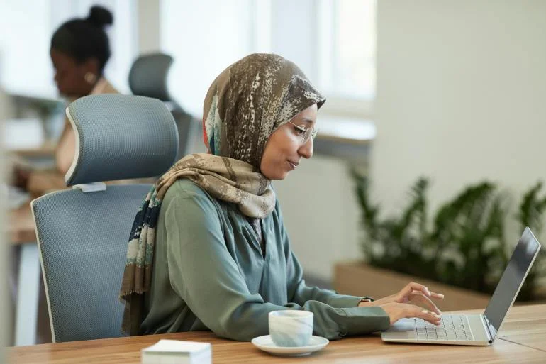 هل سأصبح بلا فائدة؟ كيف تحمي مستقبلك المهني من الذكاء الاصطناعي؟