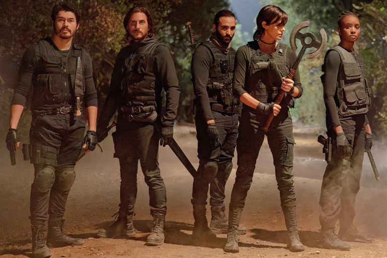 كيف عمّق فيلم "الحراس الخالدون 2" أزمة أبطاله بدلا من إنقاذهم؟