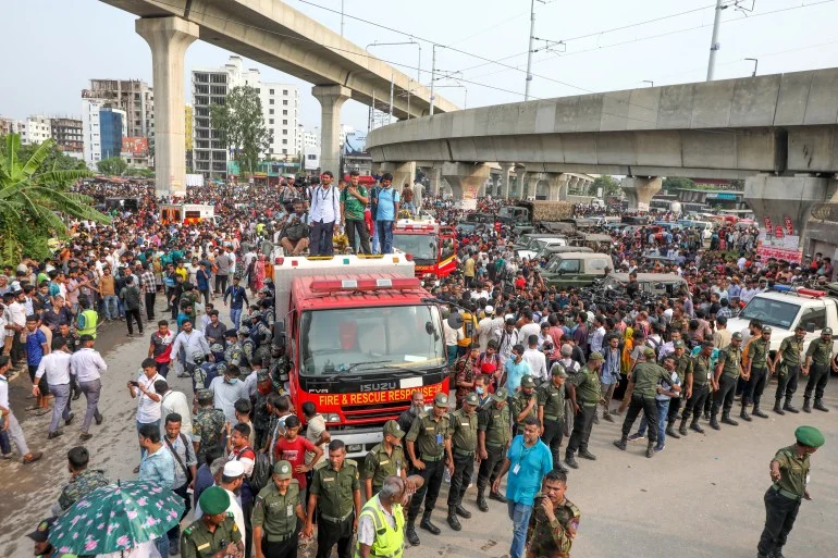 19 قتيلا و100 مصاب بتحطم طائرة عسكرية في بنغلاديش 19 قتيلا و100 مصاب بتحطم طائرة عسكرية في بنغلاديش