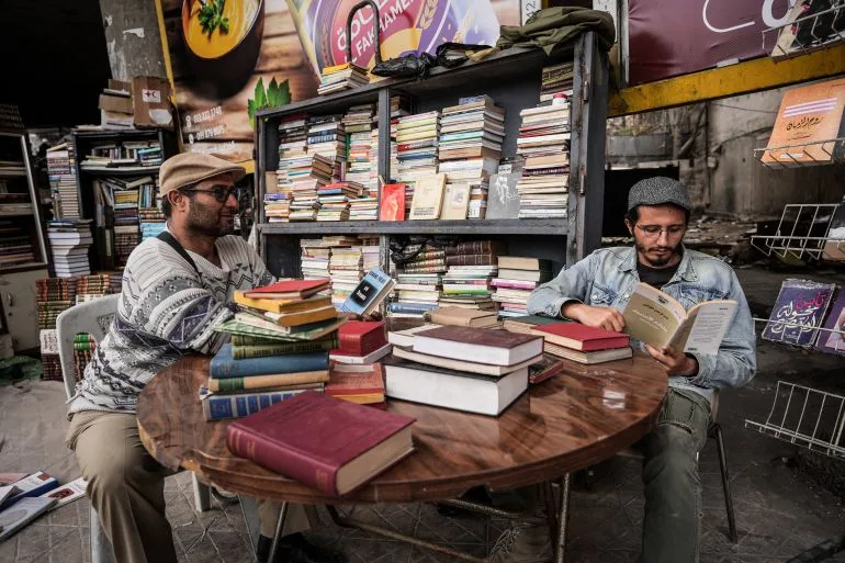 دفاتر مطاردة وكتب مدفونة.. تحرر المعرفة في سوريا بعد سقوط نظام الأسد