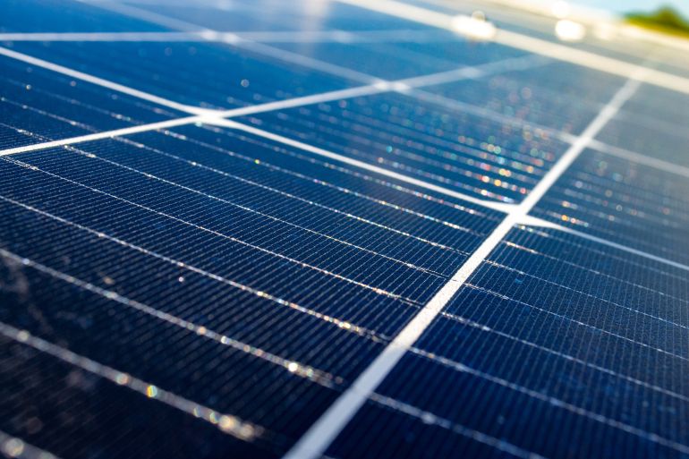 خلايا شمسية جديدة تولد الكهرباء من ضوء المنازل والمكاتب upload image