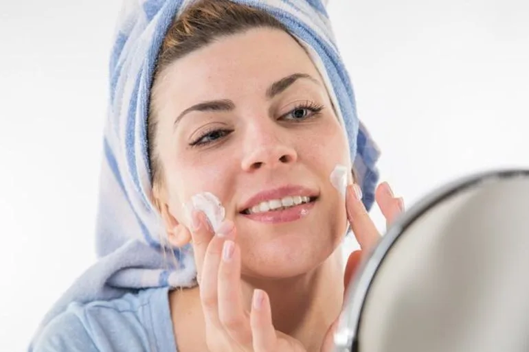 "إكسير الشباب الخلوي".. لماذا تحول "إن إيه دي+" إلى نجم في عالم التجميل؟