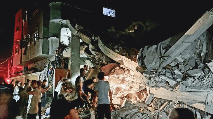 الدفاع المدني: مدينة غزة تتعرض لقصف جنوني بلا رحمة