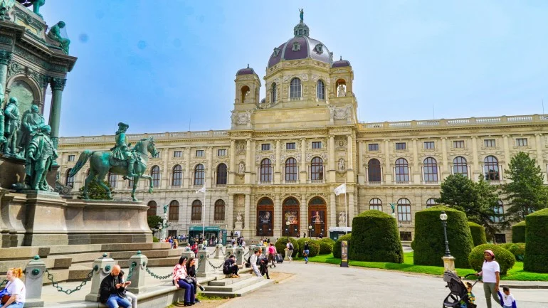 قبل اللوفر… سرقات ضخمة طالت متاحف عالمية بالعقود الأخيرة