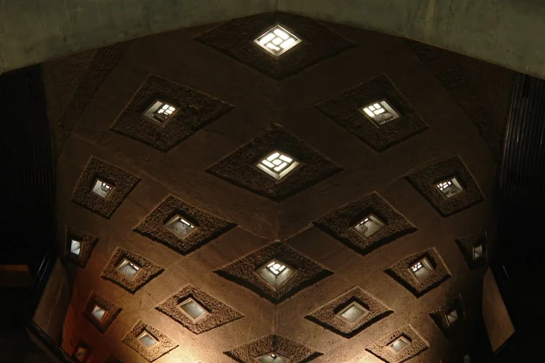 برج آزادي رمز طهران الأبيض بين التاريخ والحداثة