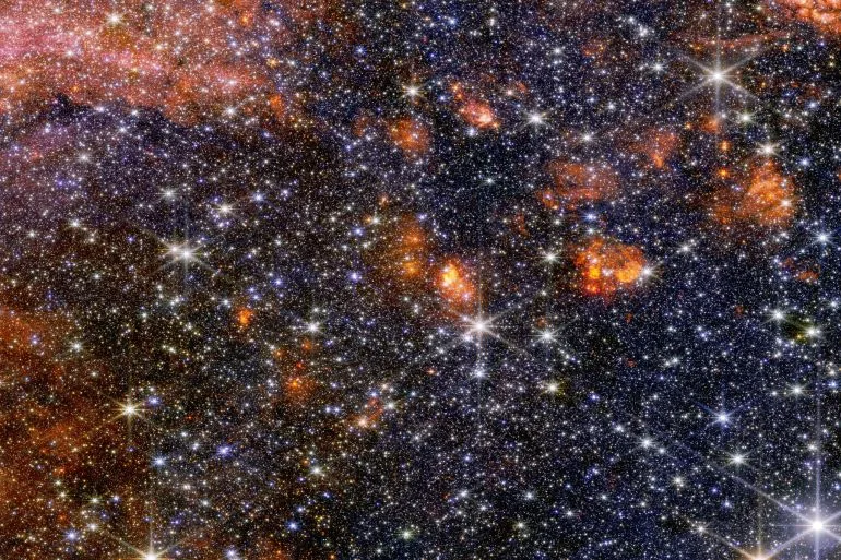 جيمس ويب يرصد أكبر "حضّانة" للنجوم الوليدة في المجرة حضّانة النجوم الوليدة