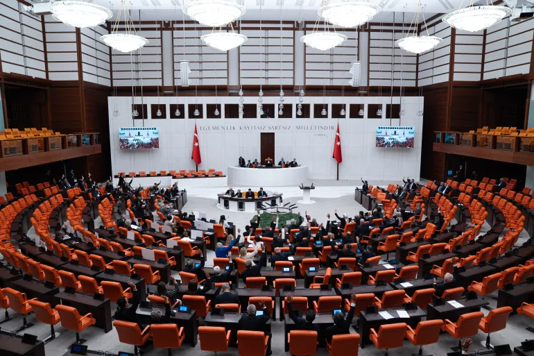 البرلمان التركي يقر تمديد إرسال قوات إلى العراق وسوريا