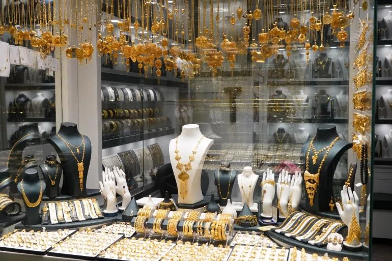 زينة واستثمار.. 11 قاعدة لشراء وبيع الذهب دون خسارة