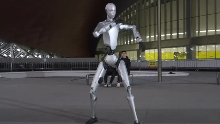 شاهد: أحدث روبوتات الصين وهو يرقص أمام الجمهور