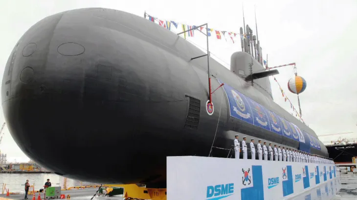 "لماذا يُحرَّم على إيران؟".. المنصات تستنكر الاتفاق النووي بين واشنطن وسول لماذا يُحرَّم على إيران؟