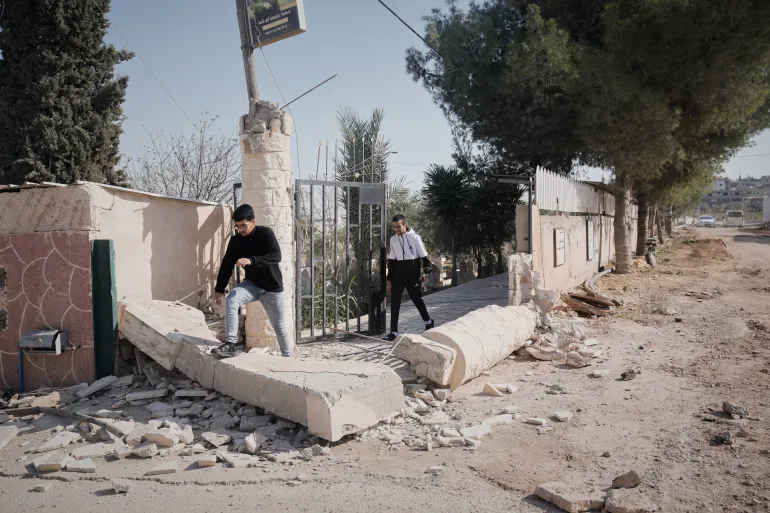 مقال بهآرتس: إسرائيل تشن حربا خاصة ضد عرب الداخل إسرائيل تشن حربا خاصة ضد عرب الداخل