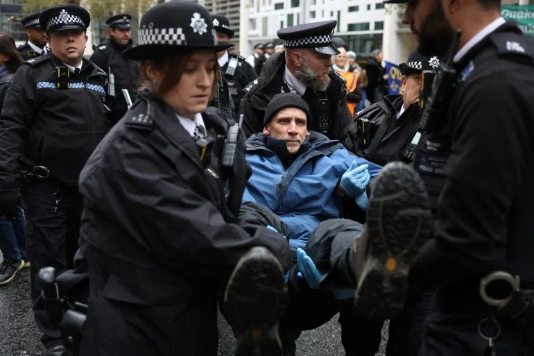 محكمة بريطانية تنظر طعنا ضد قرار حظر حركة "فلسطين أكشن"