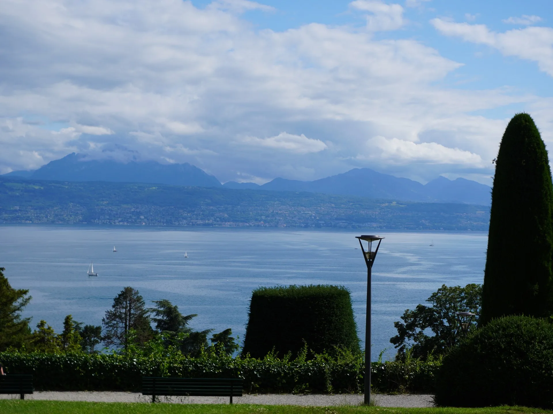 لوزان السويسرية.. سياحة التفاصيل الهادئة والحياة الراقية لوزان السويسرية