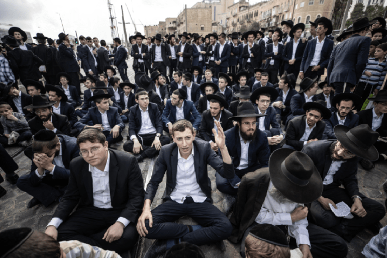 الشرطة الإسرائيلية تشتبك مع "الحريديم" وتعتقل اثنين الشرطة الإسرائيلية تشتبك مع "الحريديم"