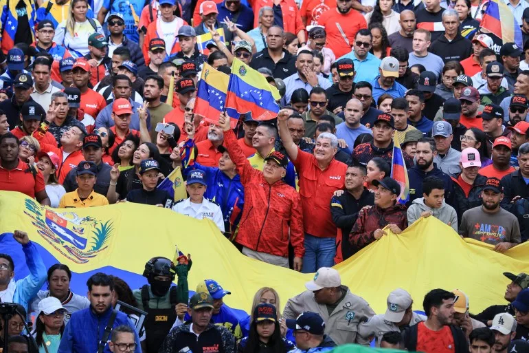 الآلاف يتظاهرون في فنزويلا
