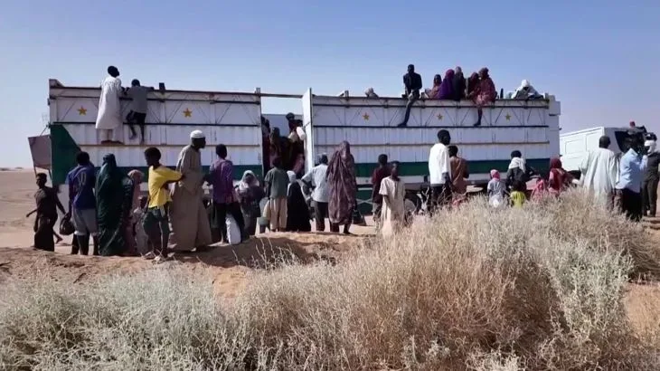 نزوح جماعي من الفاشر وتحركات عسكرية متسارعة في السودان نزوح جماعي من الفاشر