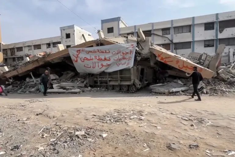 فلسطيني يحول مدرعة إسرائيلية