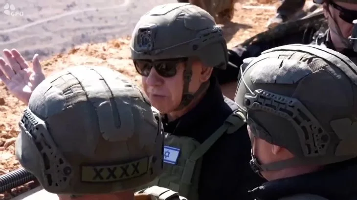 قوات إسرائيلية تقيم حاجزا بعد توغلها في ريف القنيطرة قوات إسرائيلية تقيم حاجزا