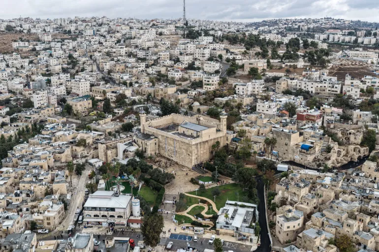 غضب وتحذير فلسطيني: استيلاء إسرائيل على الحرم الإبراهيمي تهديد مباشر الحرم الإبراهيمي