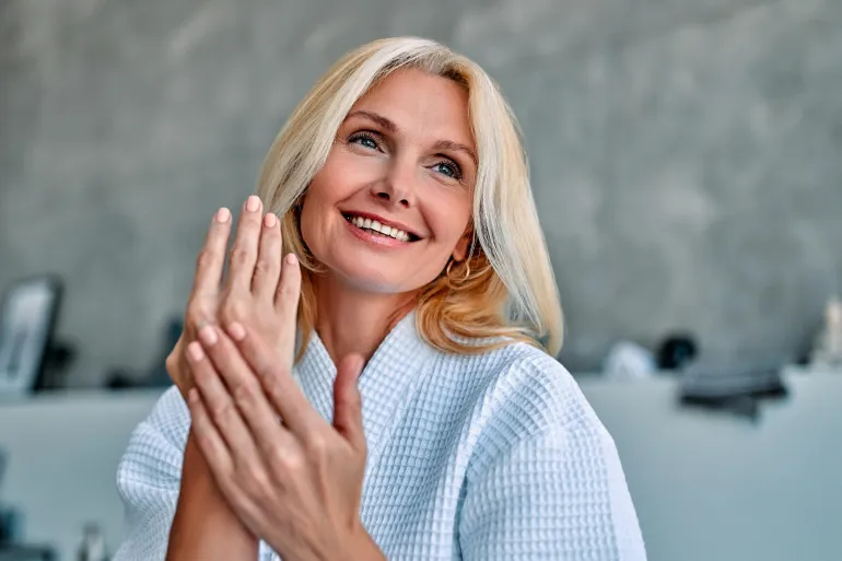 لماذا يتسبب الخريف في جفاف البشرة أكثر من الصيف؟