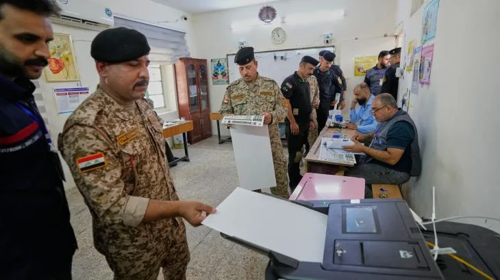 إغلاق صناديق الاقتراع الخاص