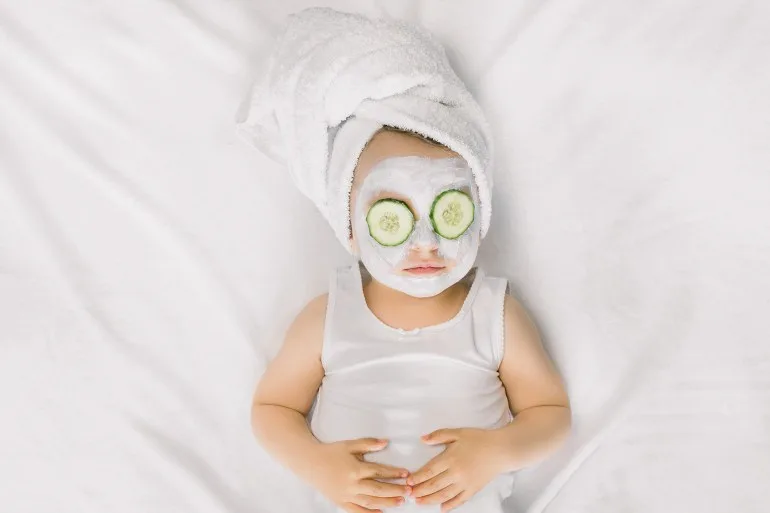 أطباء الجلدية ينتقدون منتجات العناية ببشرة الأطفال