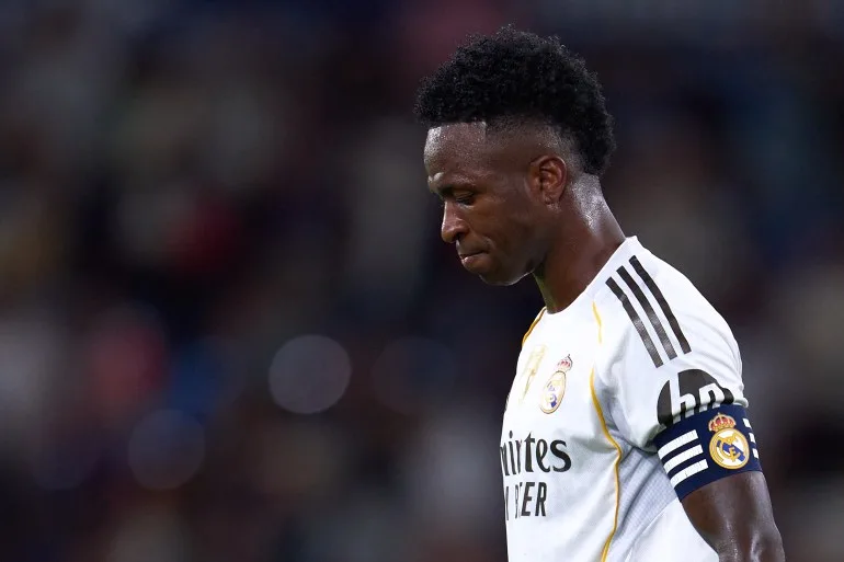 أزمة تجديد عقد فينيسيوس