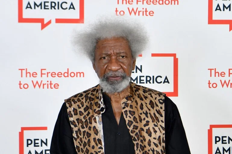 أميركا تلغي تأشيرة الكاتب النيجيري سوينكا الحائز على نوبل للآداب أميركا تلغي تأشيرة الكاتب النيجيري سوينكا الحائز على نوبل للآداب