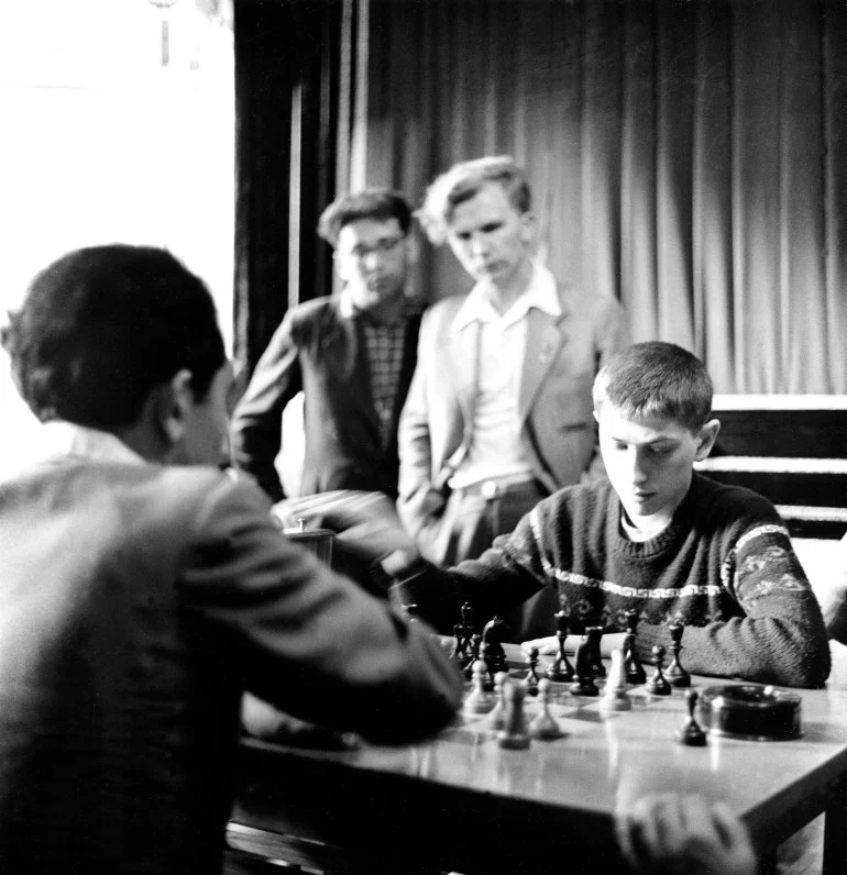 أسطورة الشطرنج بوبي فيشر.. البيدق الأميركي الذي هزم السوفيات ووطنه ونفسه