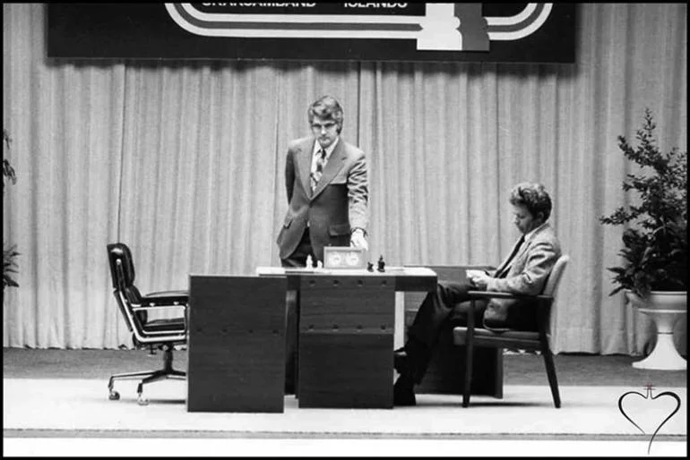 أسطورة الشطرنج بوبي فيشر.. البيدق الأميركي الذي هزم السوفيات ووطنه ونفسه