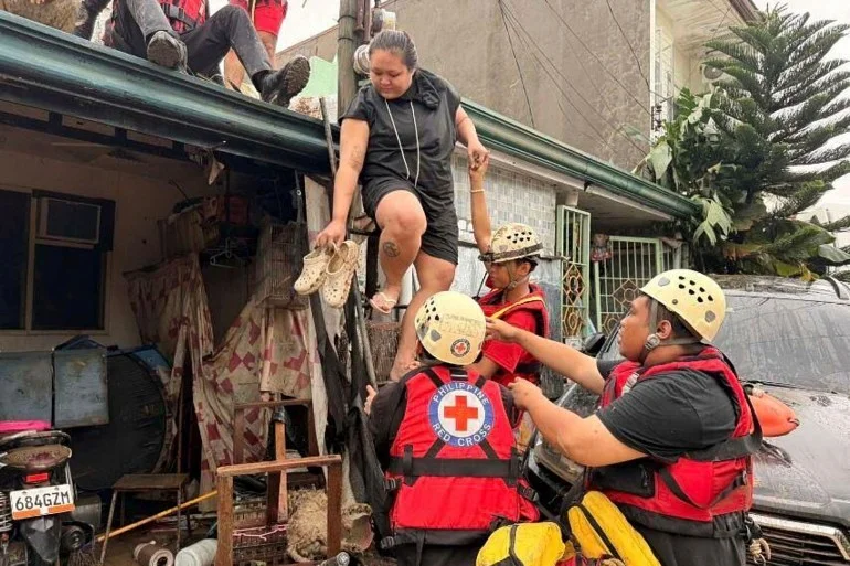 عشرات القتلى والمفقودين ودمار واسع بإعصار يضرب الفلبين