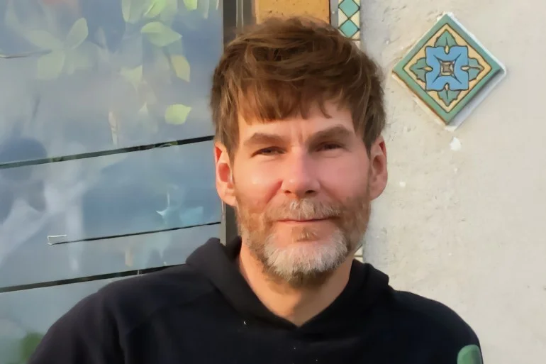 لماذا ارتبط مفهوم الذكاء الاصطناعي العام بالأسلحة منذ ولادته؟