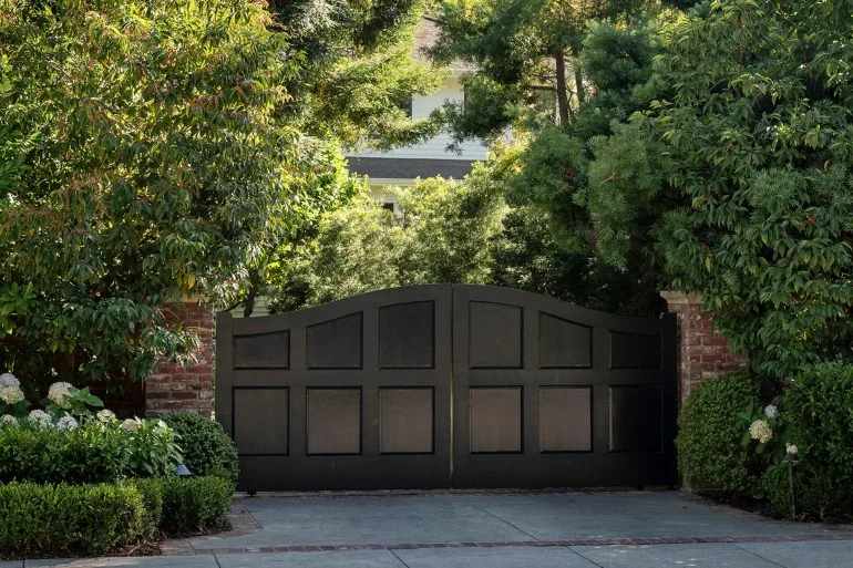 لماذا انزعج جيران مارك زوكربيرغ منه؟