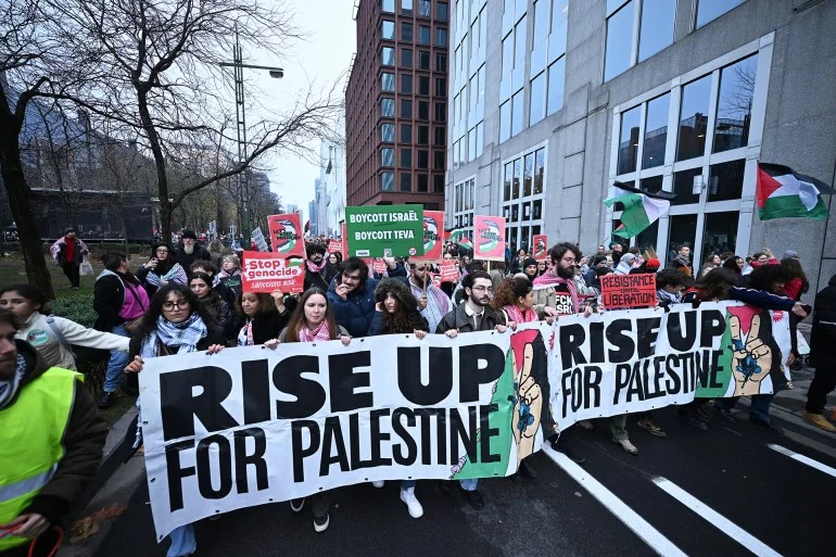 بروكسل.. آلاف يتظاهرون للمطالبة بحصار عسكري على إسرائيل